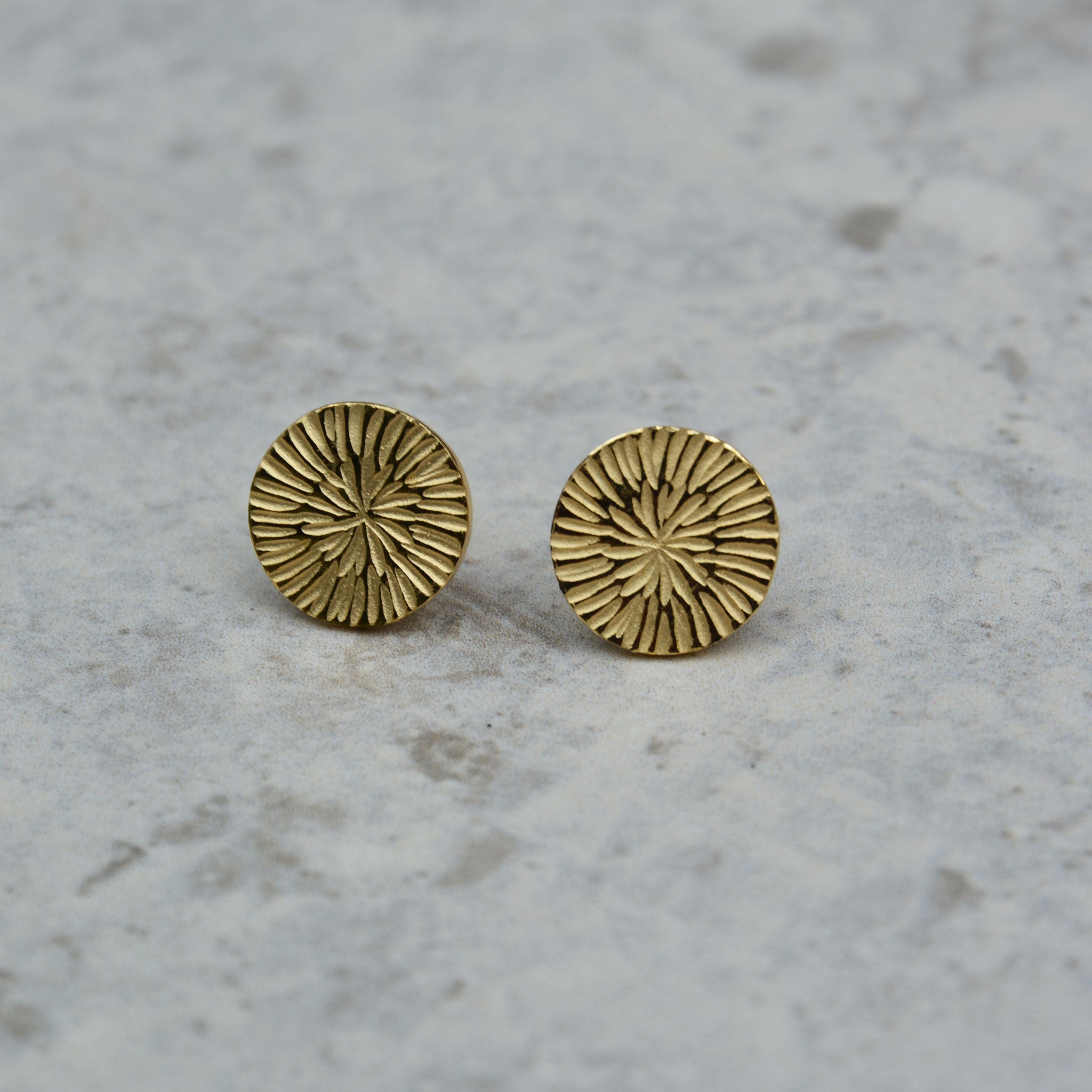 PUSTEBLUME • ohrstecker • gold • klein