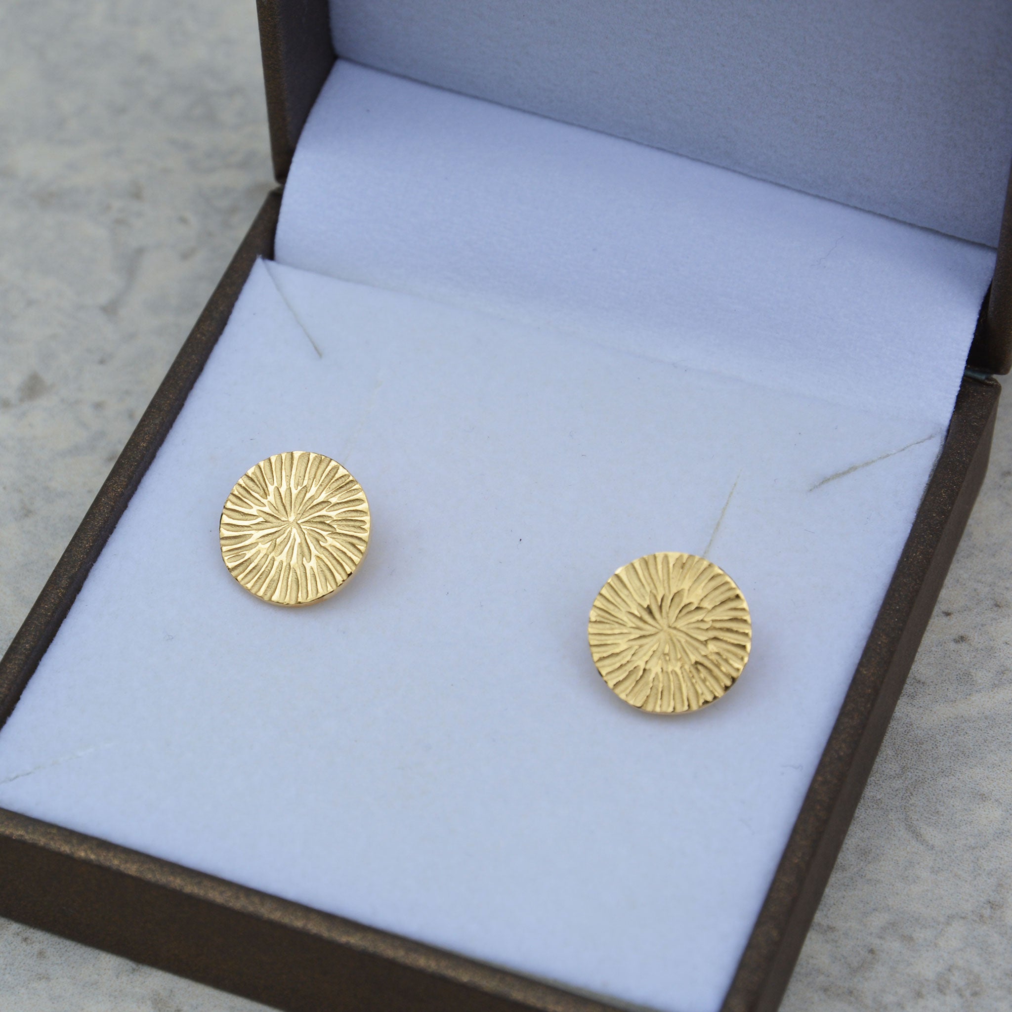 PUSTEBLUME • ohrstecker • gold • klein