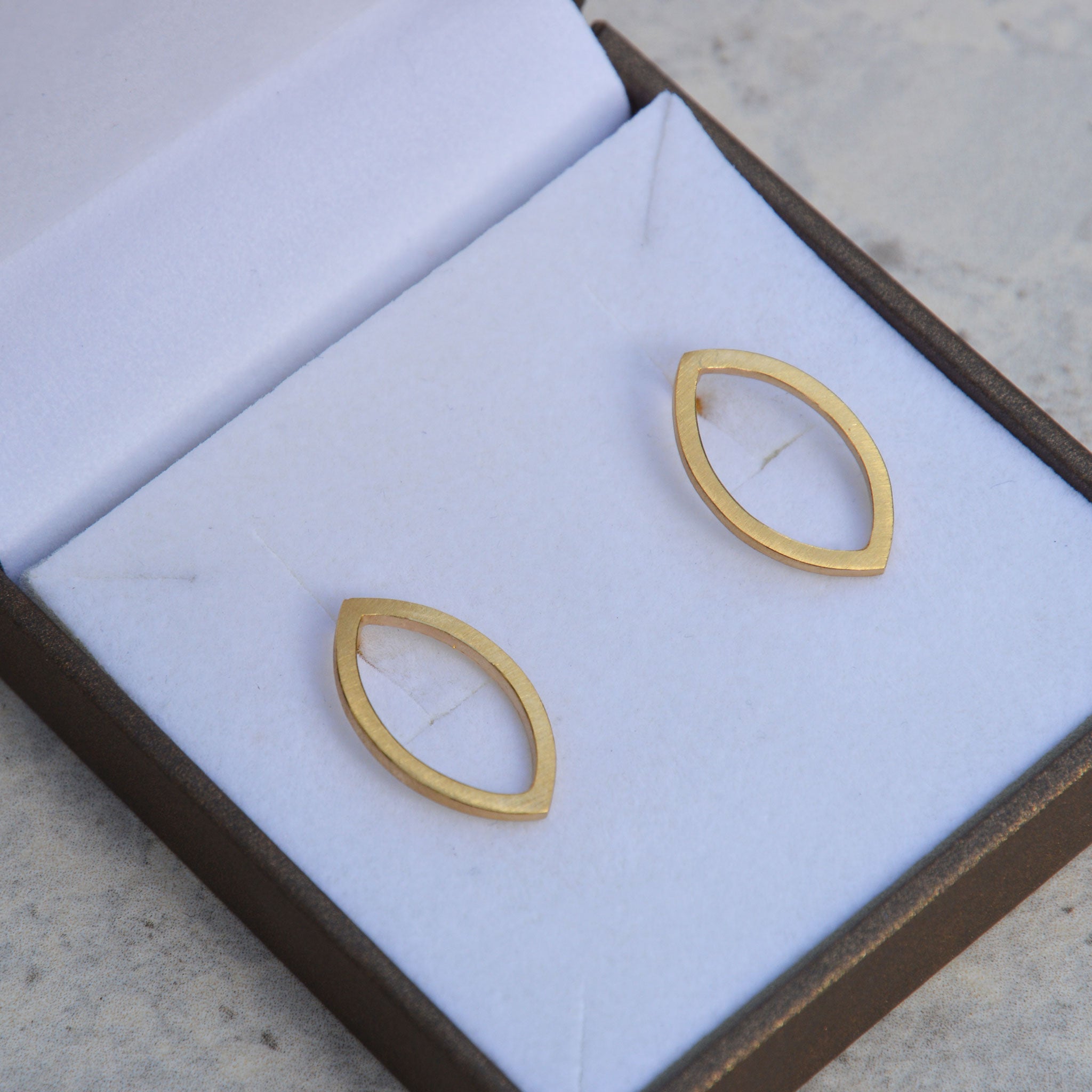 BLATT • ohrstecker • gold