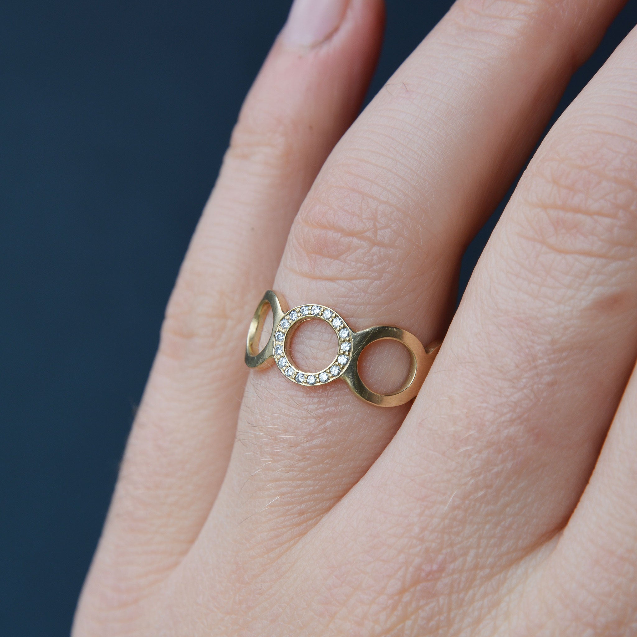 KRINGEL • ring • gold • groß • brillanten