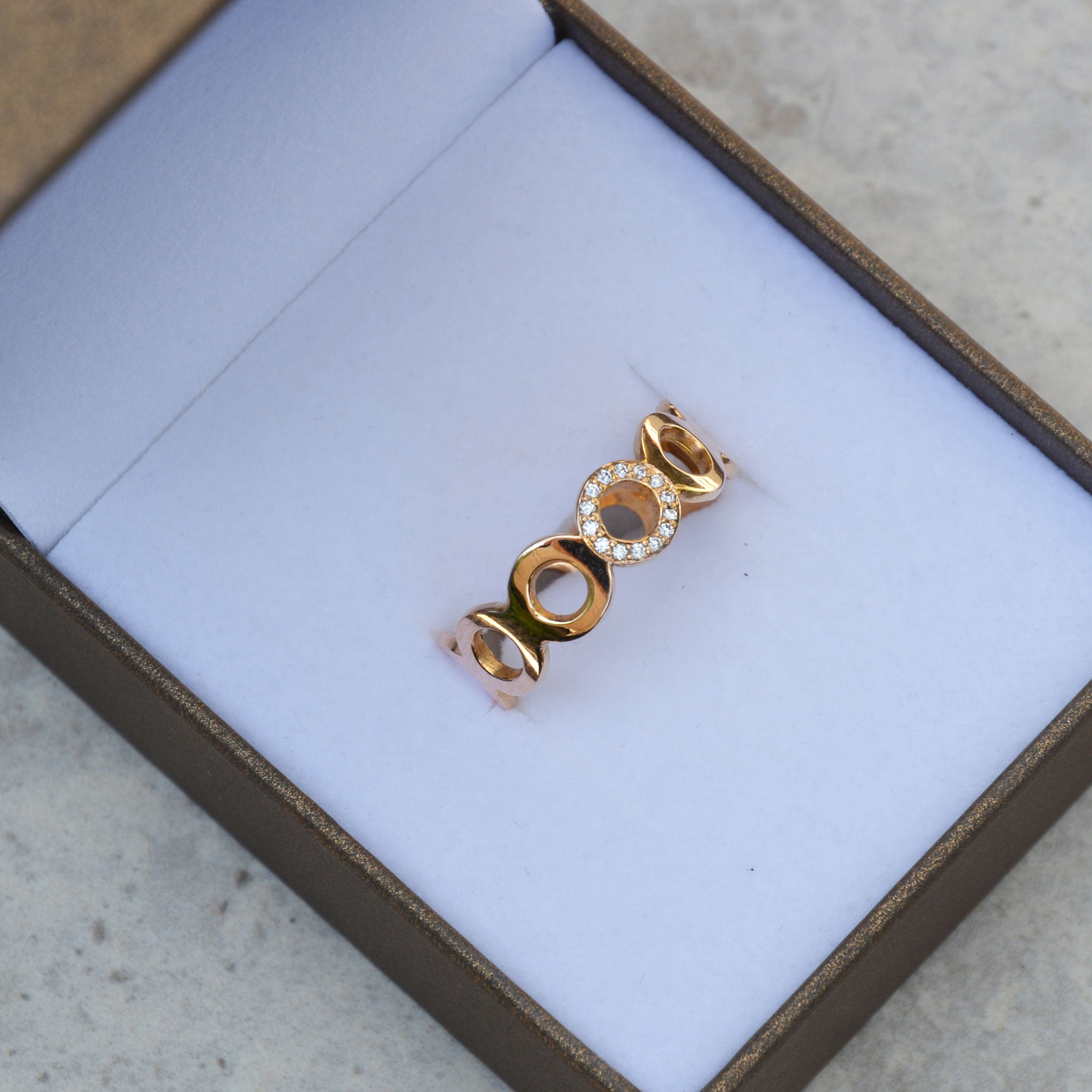 KRINGEL • ring • gold • klein • brillanten