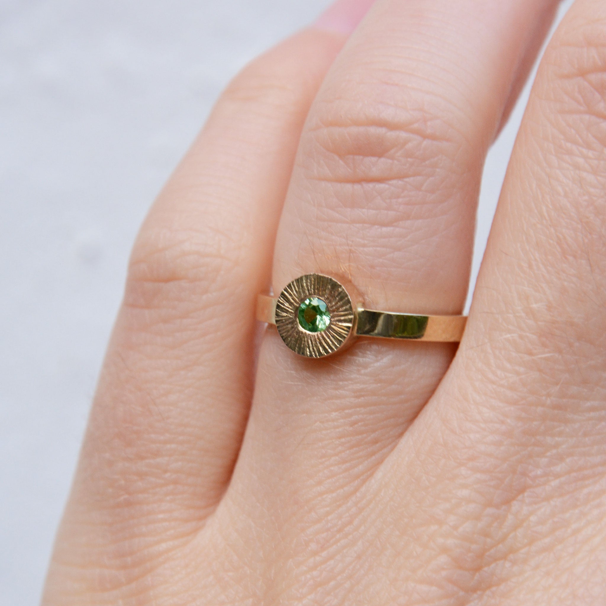 SONNE • ring • gold • saphir